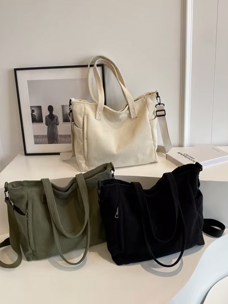 Maya square corduroy shoulder bag | Shopper og håndtaske til kvinder | Stilfuld taske i grøn | Rummelig og praktisk taske med moderne appeal