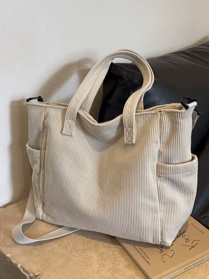 Maya square corduroy shoulder bag | Shopper og håndtaske til kvinder | Stilfuld taske i beige | Rummelig og praktisk taske med moderne appeal