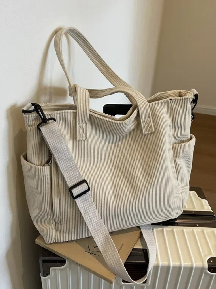 Maya square corduroy shoulder bag | Shopper og håndtaske til kvinder | Stilfuld taske i beige | Rummelig og praktisk taske med moderne appeal